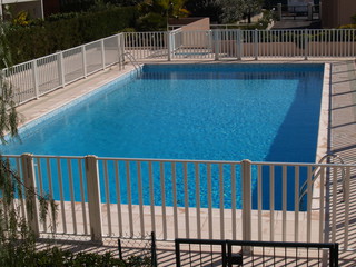 Barrière piscine homologuée