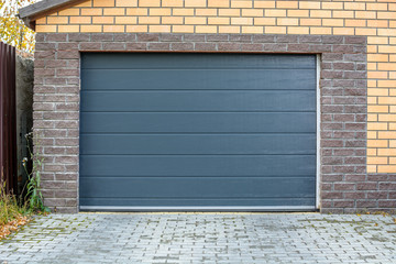 Portes de garage sectionnelles ou basculantes ?