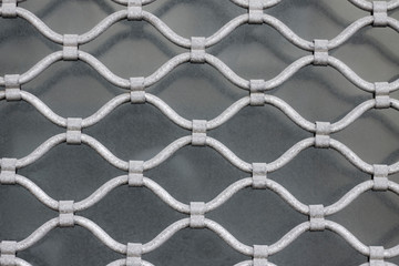 Rideaux et grille, Grilles métalliques